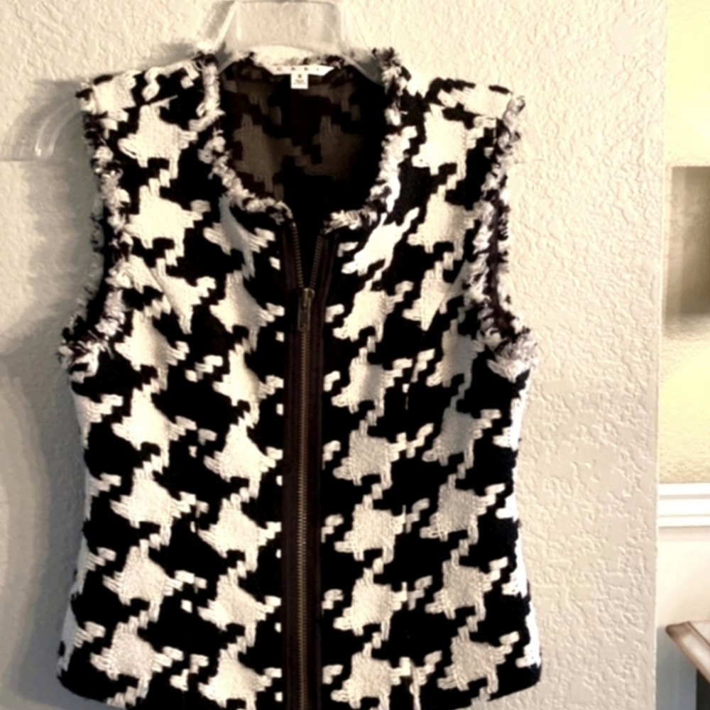 (donated) CABI Sleeveless Black & Cream Jacket / Vest Mesh Lined